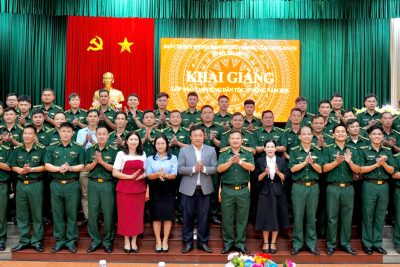 Khai giảng lớp bồi dưỡng tiếng M’nông cho cán bộ, chiến sĩ ban chỉ huy Biên phòng tỉnh Lâm Đồng Khai giảng lớp bồi dưỡng tiếng M’nông cho cán bộ, chiến sĩ ban chỉ huy Biên phòng tỉnh Lâm Đồng