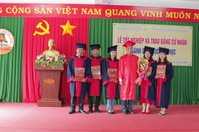 Hình Lễ Bế giảng và trao bằng Cử nhân ngành Giáo dục Tiểu học