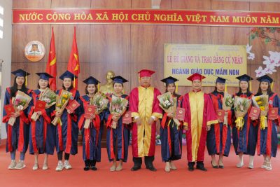 Hình Lễ Bế giảng lớp Mầm non T27 – ĐH Quy Nhơn