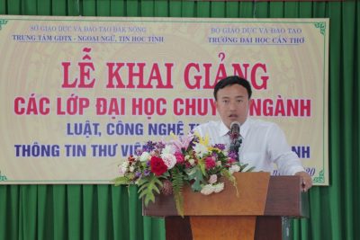 LỄ KHAI GIẢNG CÁC LỚP ĐẠI HỌC CHUYÊN NGÀNH LUẬT, CÔNG NGHỆ THÔNG TIN, THÔNG TIN THƯ VIỆN, QUẢN TRỊ KINH DOANH