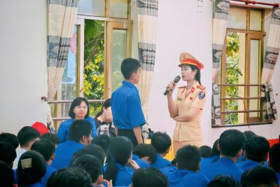 Tuyên truyền “Luật trật tự an toàn giao thông đường bộ và hướng dẫn kỹ năng tham gia giao thông an toàn dành cho học sinh năm 2025”